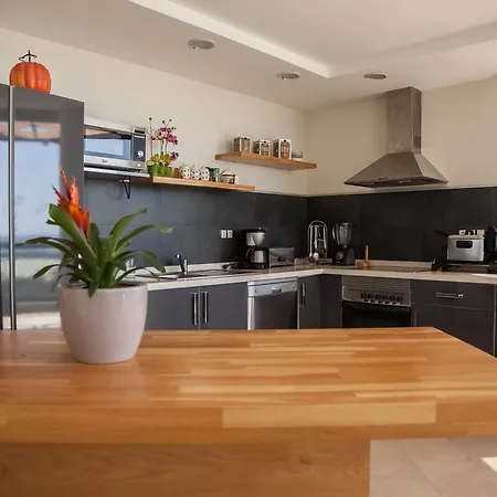 Denebola Apartment *